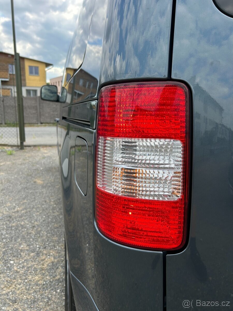 VW CADDY 1.6 75KW 2008 DIGI KLIMA VYHŘÍVANÉ SEDADLA 7 MÍST - 8