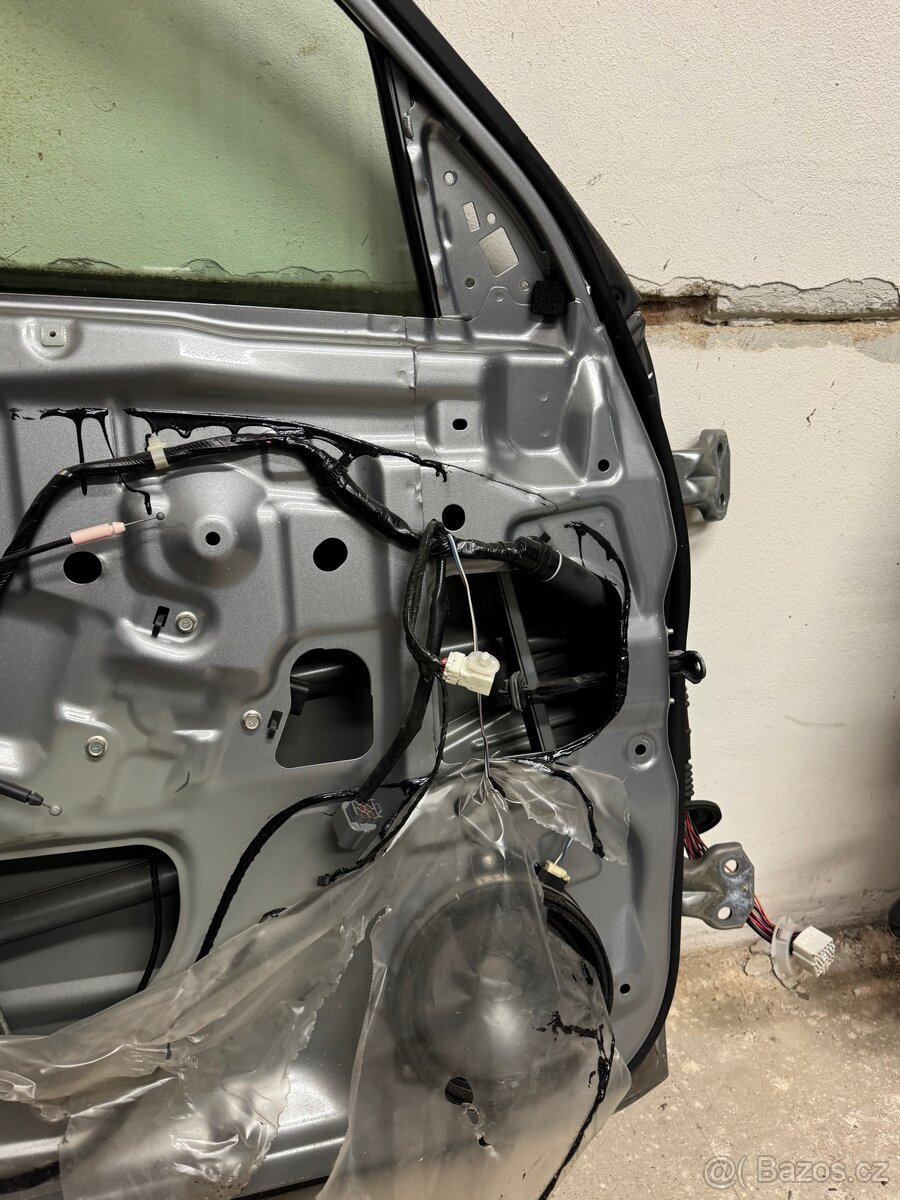 Subaru Forester, Levé dveře - 8