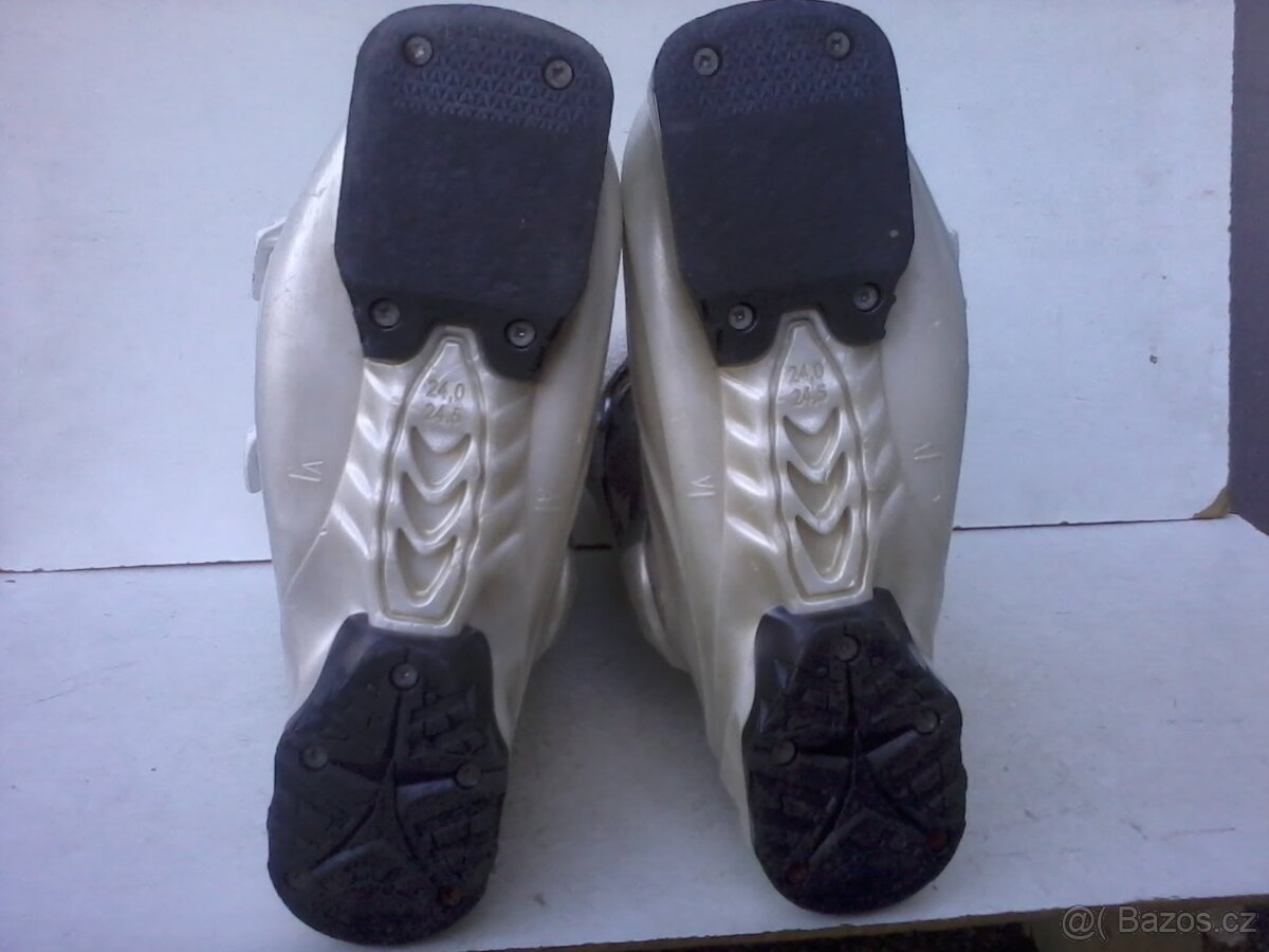 Lyžákydámské Atomic 24,5 - 8