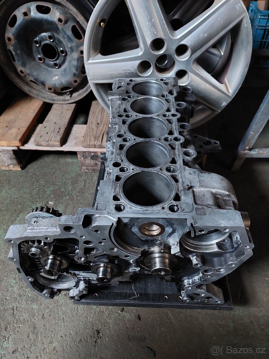 Motor VW T5. 2,5 tdi - 8