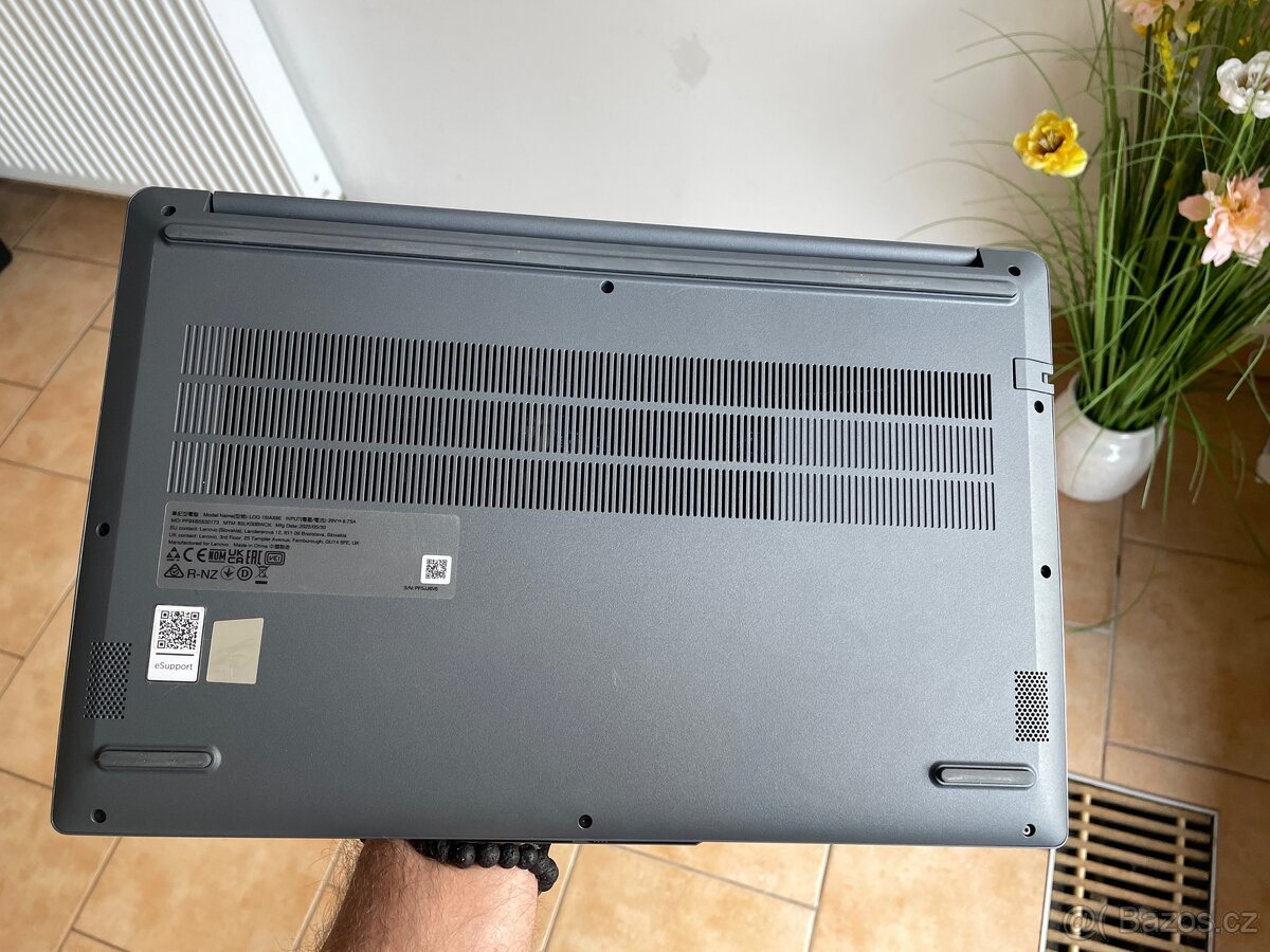 Herní notebook LOQ 15IAX9E - 8