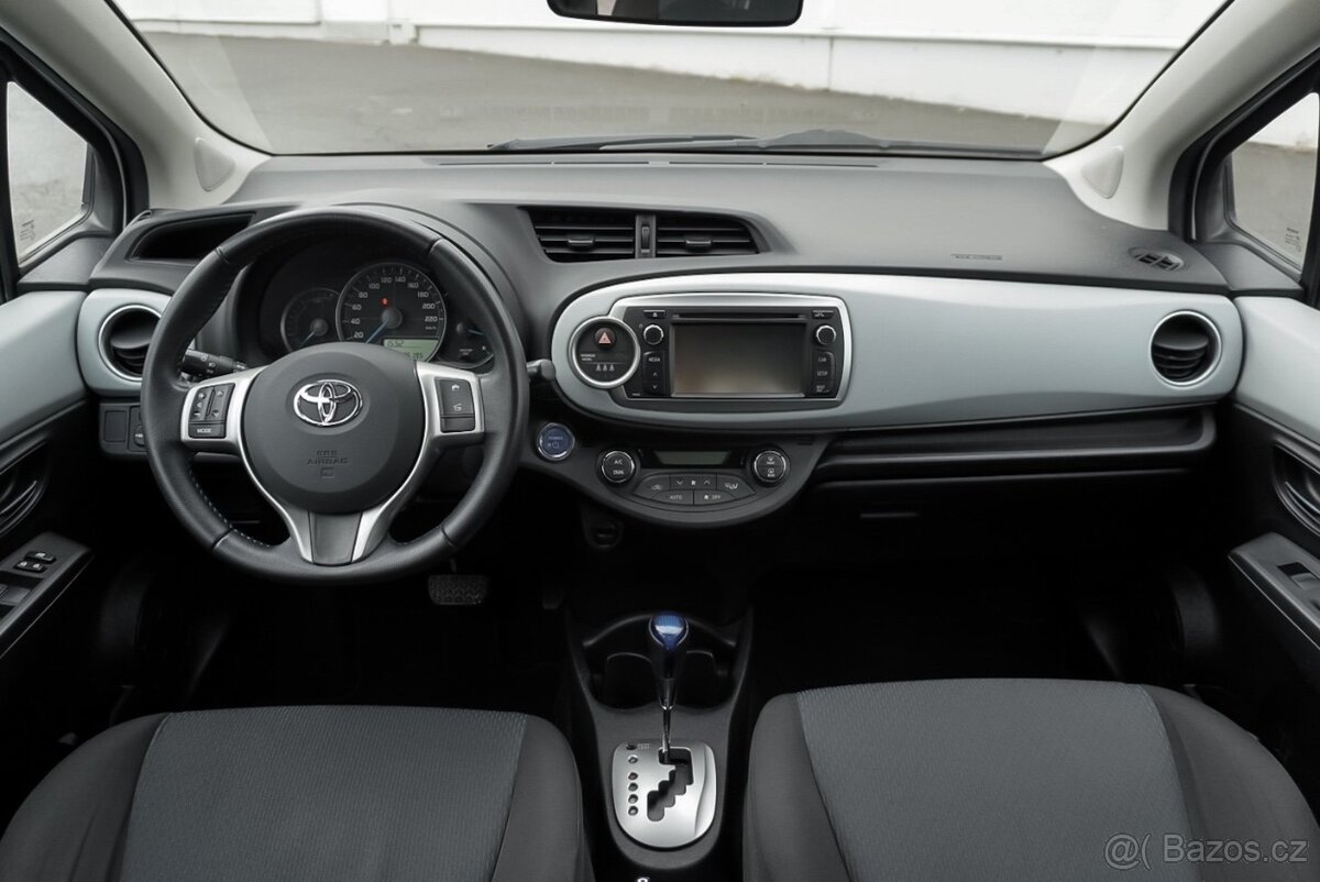 Toyota Yaris 1.5 Hybrid LOUNGE - 8