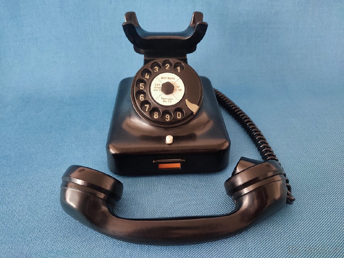 STAROŽITNÝ BAKELITOVY TELEFON značky RFT. - 8