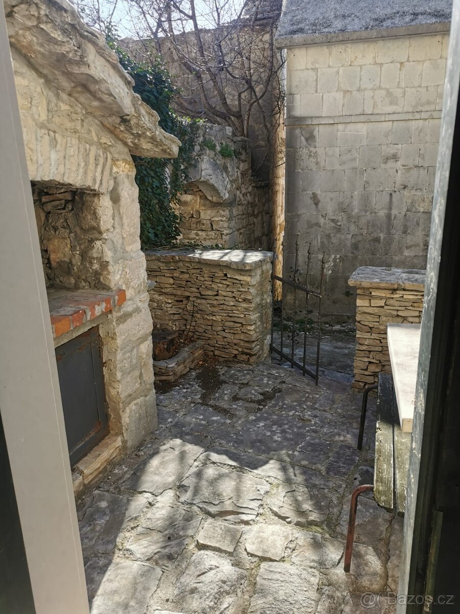 Dům u Omiše / Chorvatsko - 8