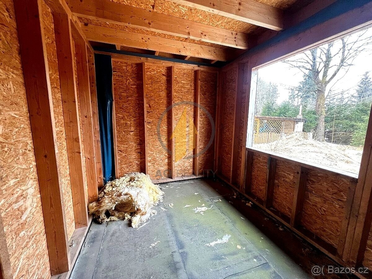 Prodej stavebního pozemku o výměře 800 m² s rozestavěnou sta - 8