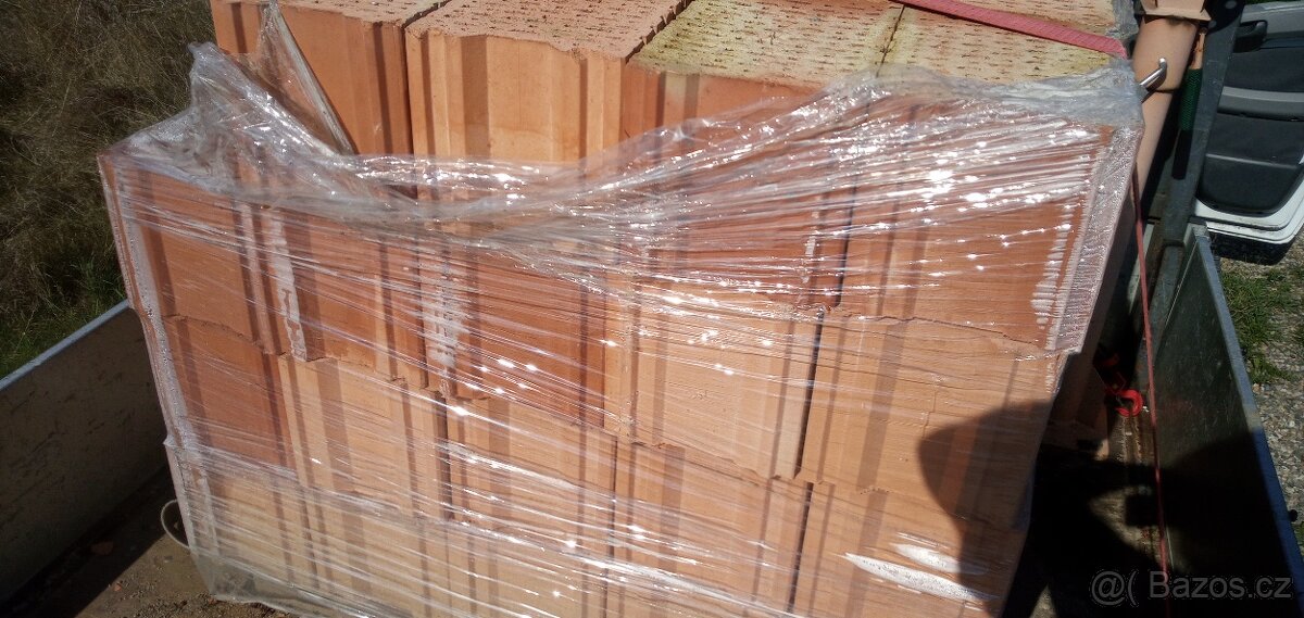 Prodám cca paletu cihel poroterm 37x24x25 - 8