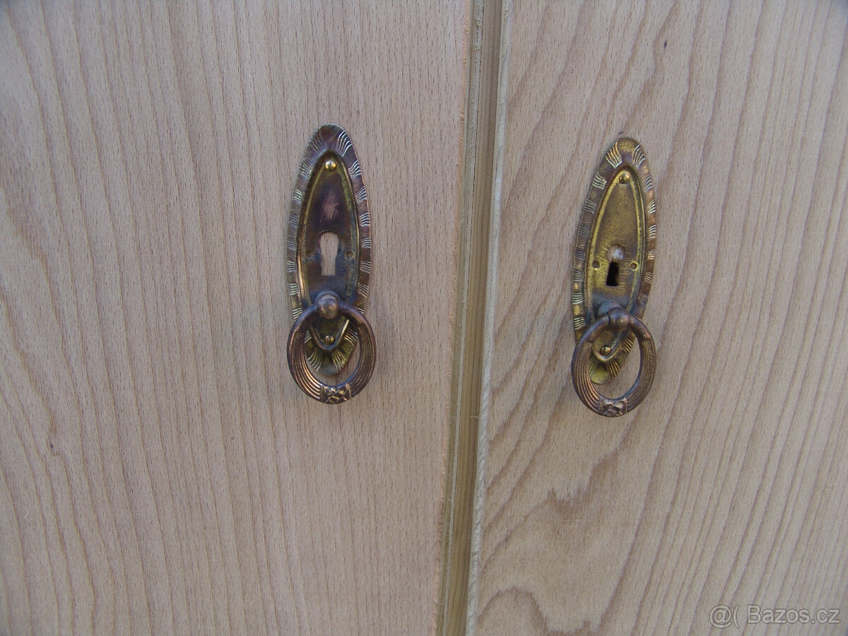 Starožitná skřínka, špajzka - 8