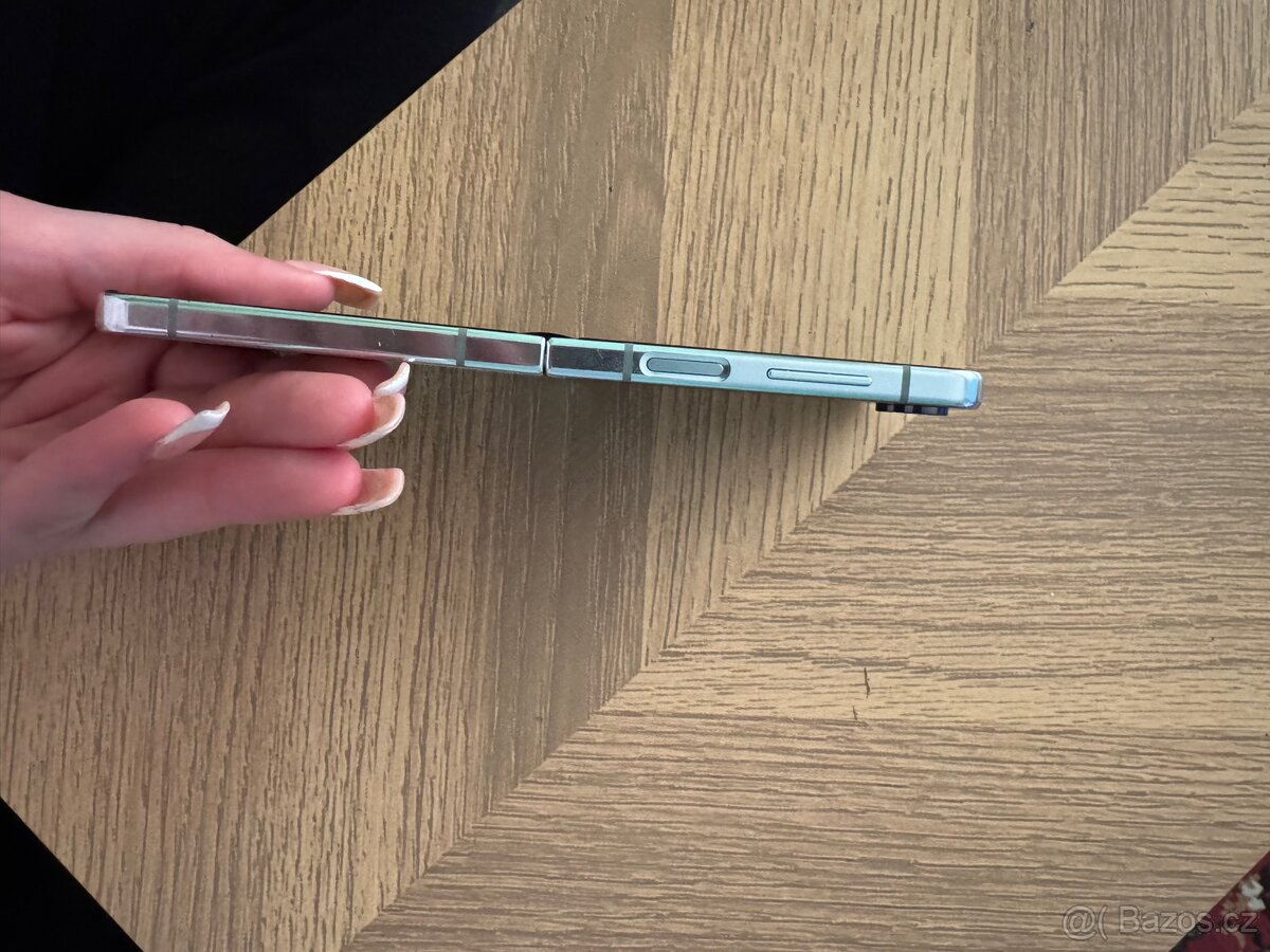 Samsung Galaxy Z Flip 5 - 8