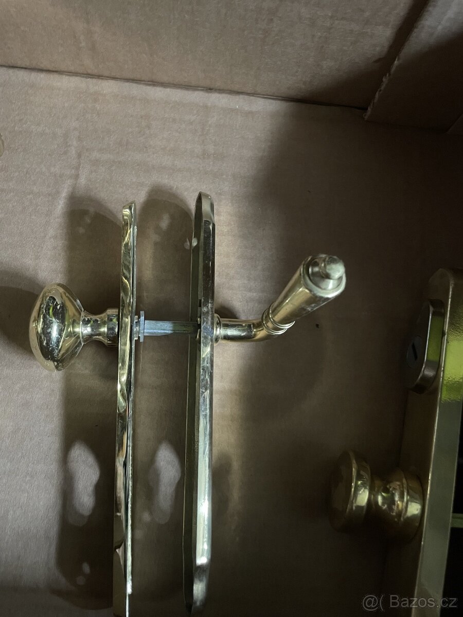 mosazné kliky se štítama - 8