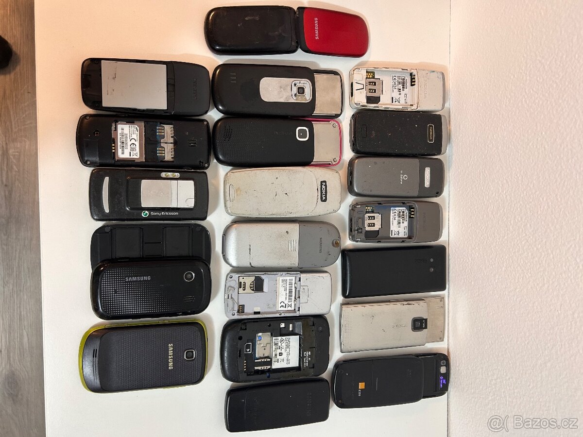 Mix mobilních telefonů - 8