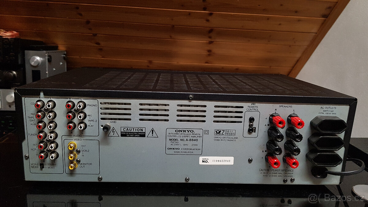 Onkyo A-8840 Stereo zesilovač + DO - 8