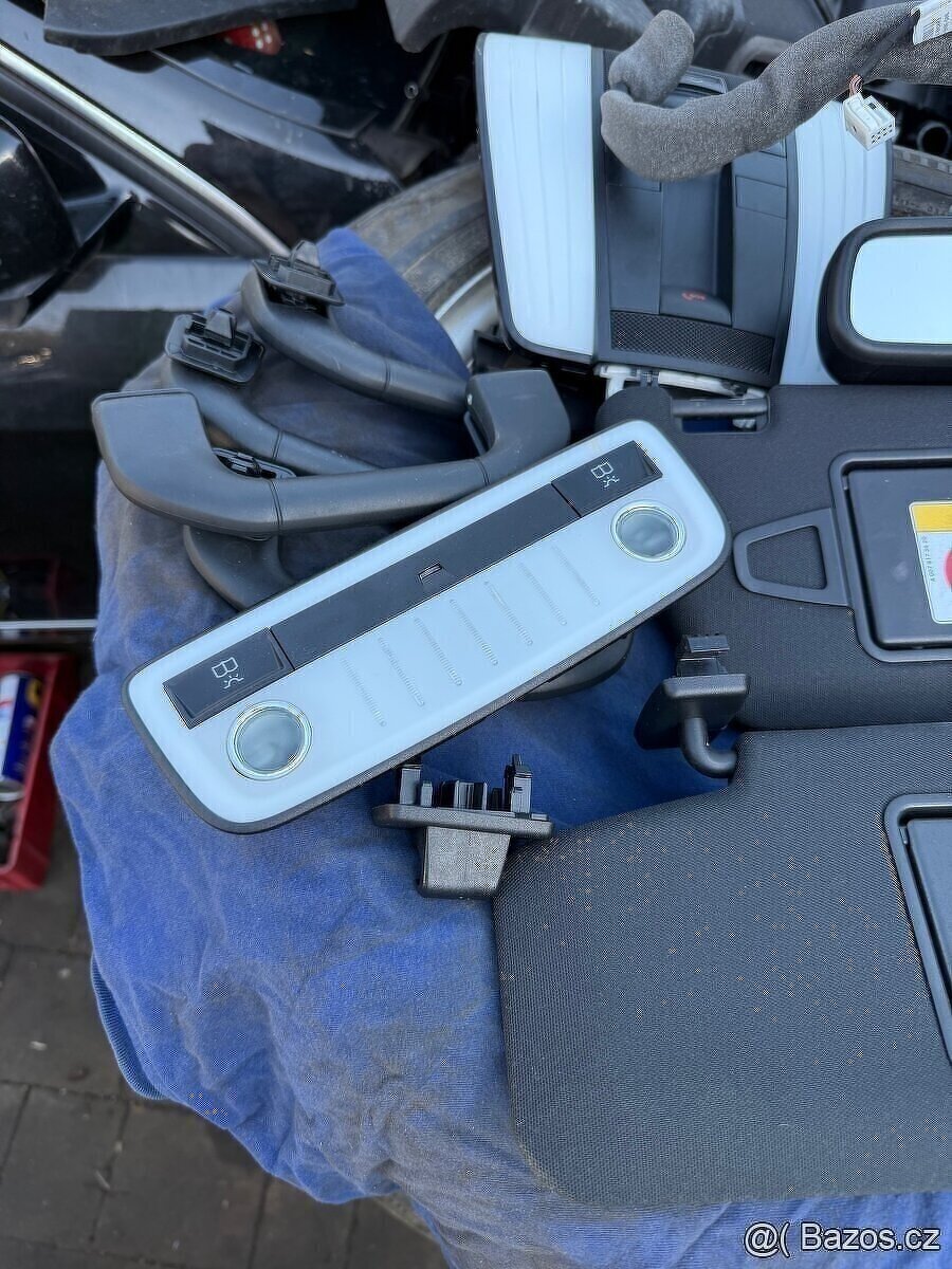 bezpečnostní pásy Mercedes w212 +černé stropní příslušenství - 8