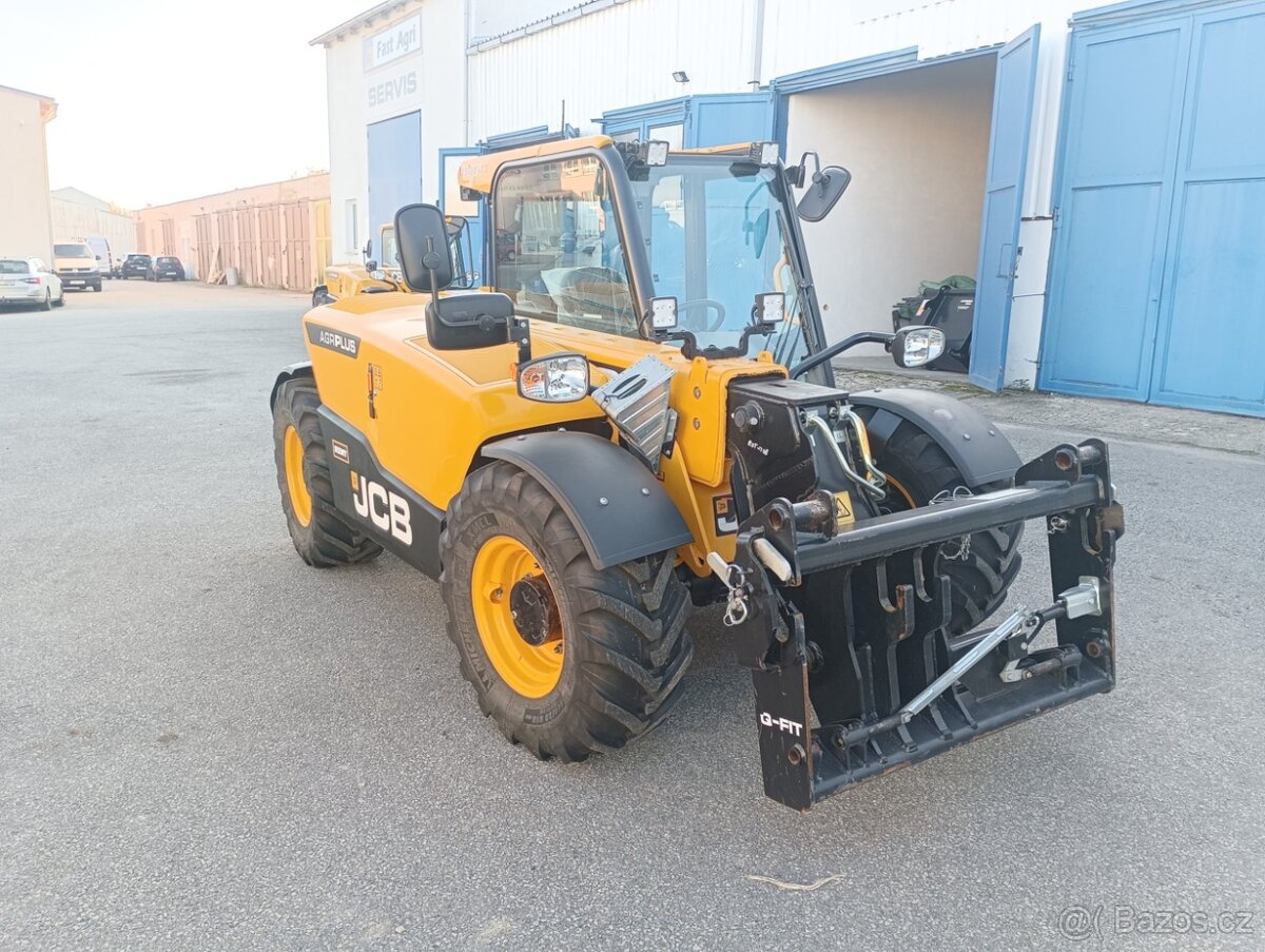 Teleskopický manipulátor JCB 525-60 Agri Plus Stage V - 8