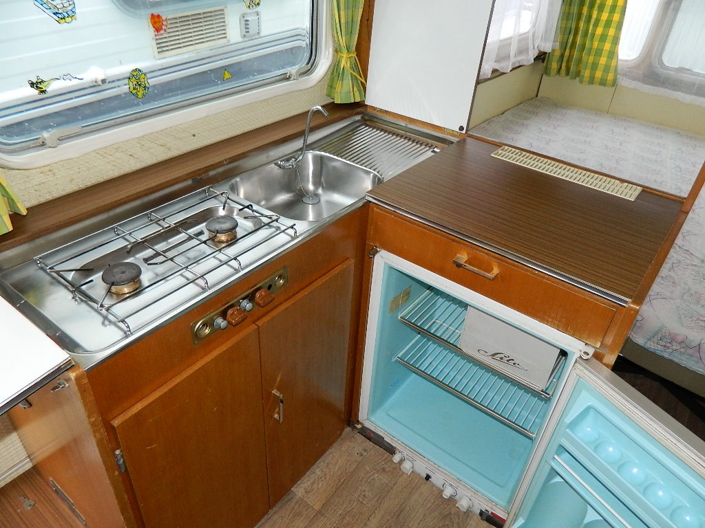 Dvouosý karavan Tabbert se stanem - 8