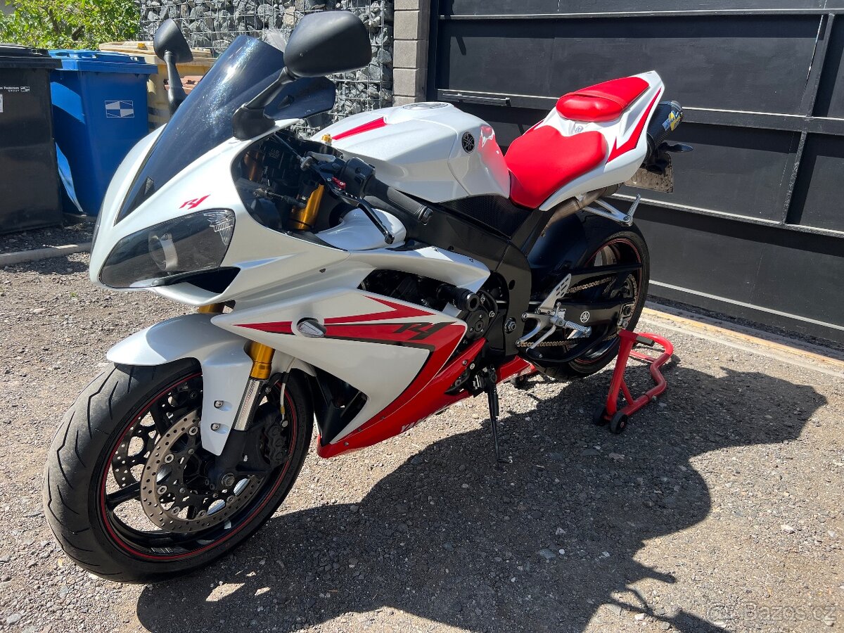 Yamaha r1 - 8