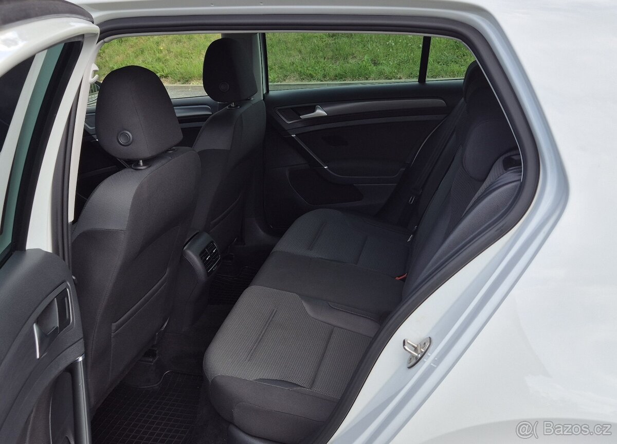 Volkswagen Golf VII e-Golf 1.majitel servisní kniha DPH - 8