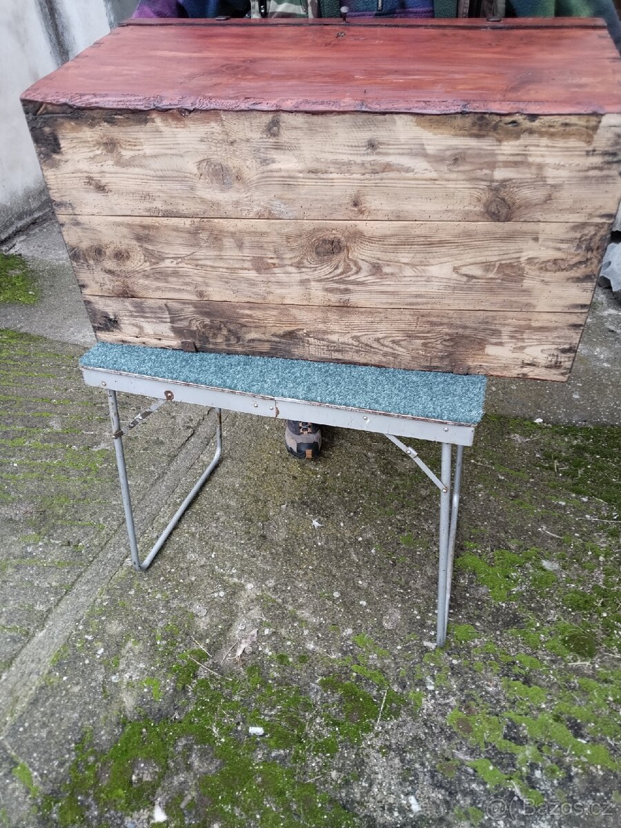 Stará dřevěná truhla - 8