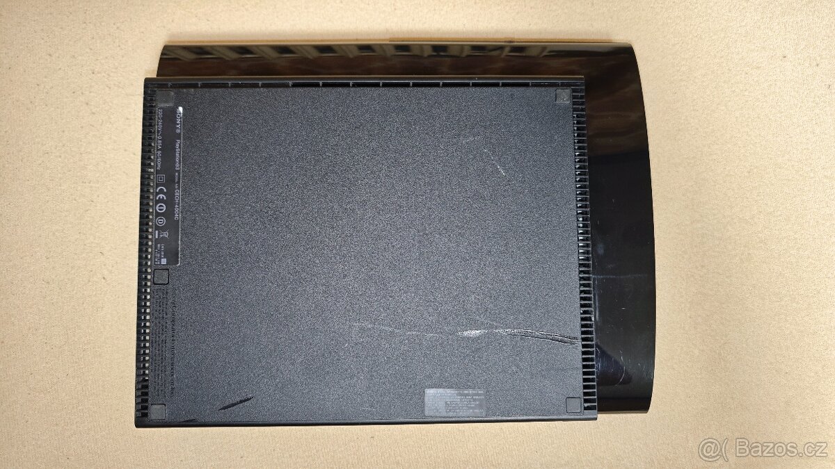 PlayStation 3 Ultra Slim 500GB + 2x gamepad + 29 her - 8