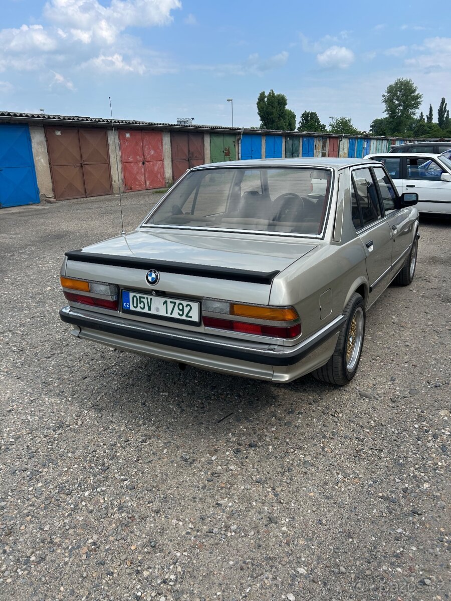 Bmw E28 525E - 8