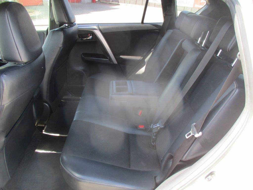 TOYOTA RAV4 2.5Hybrid 145 kW Executive e-CVT 12/2016 - 8