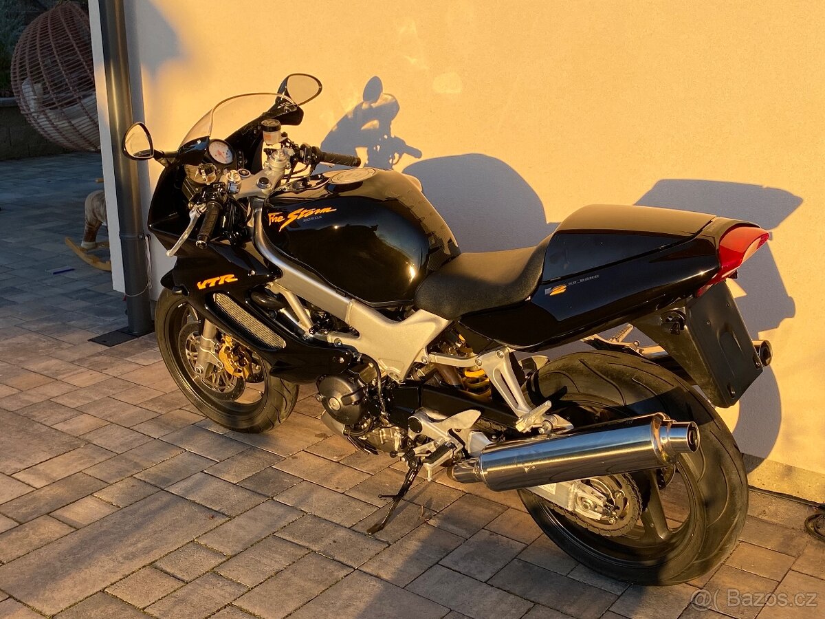 Honda vtr 1000 f , fire storm , super stav - 8