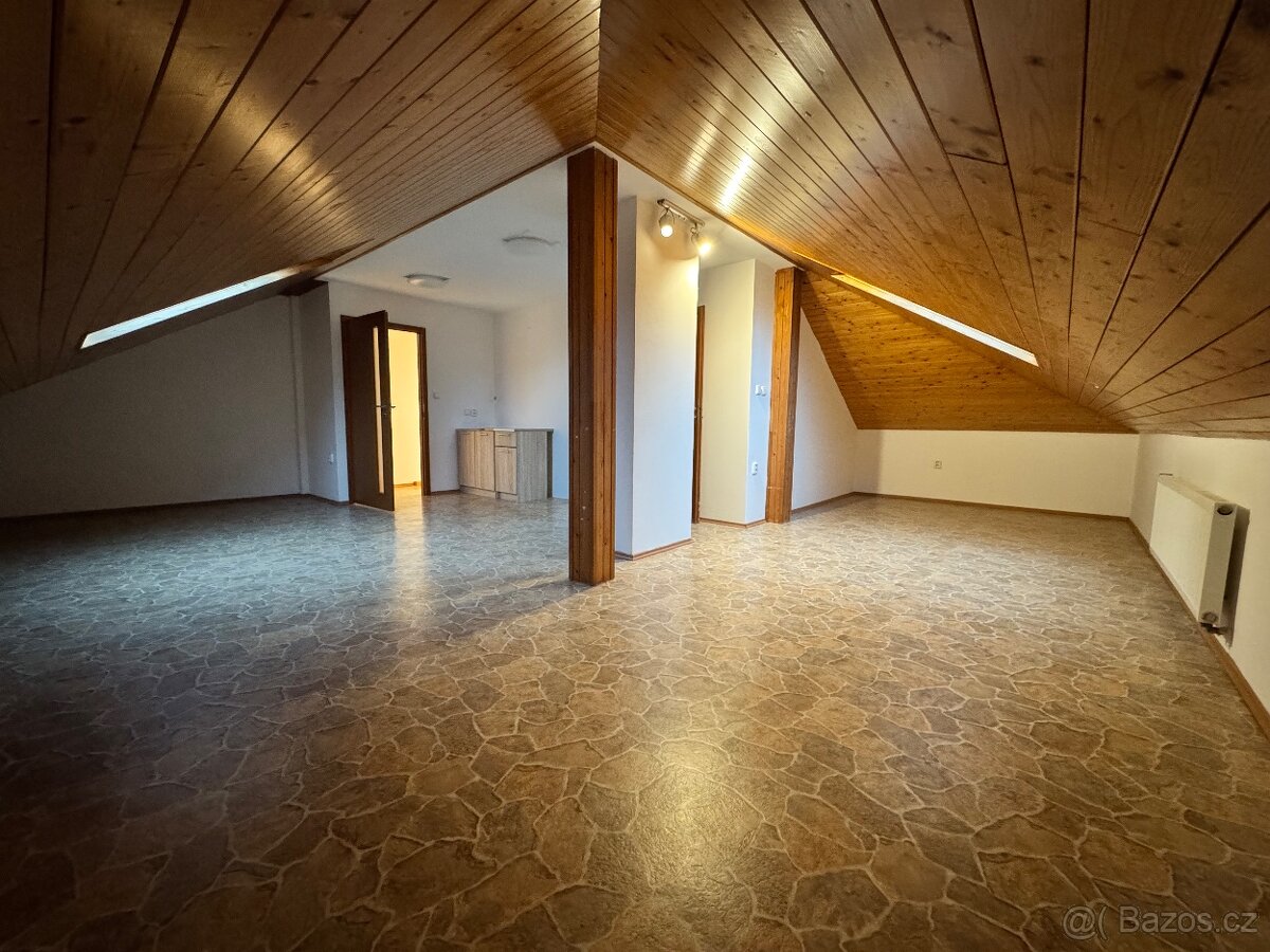 Pronájem rod. domu Kladeruby - 8
