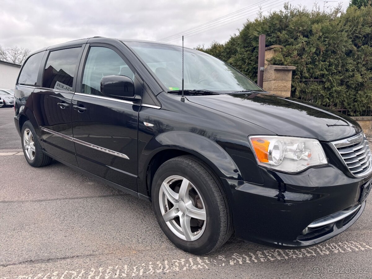 Chrysler Town Country 3,6 RT Penta DVD 2014 - 8