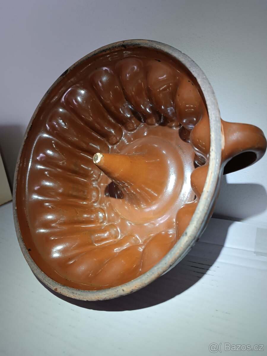 Stará kameninová forma na bábovku - 8