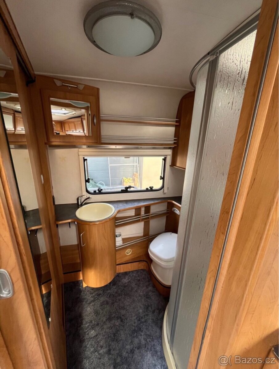 Karavan Hymer Eriba Nova 470A, velká koupelna,prostorný - 8