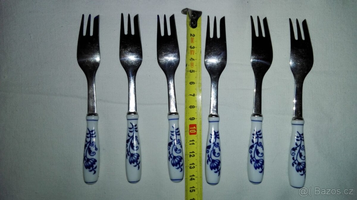 Prodám cibulák kávové lžičky, dezertní vidličky 1.Tř - 8
