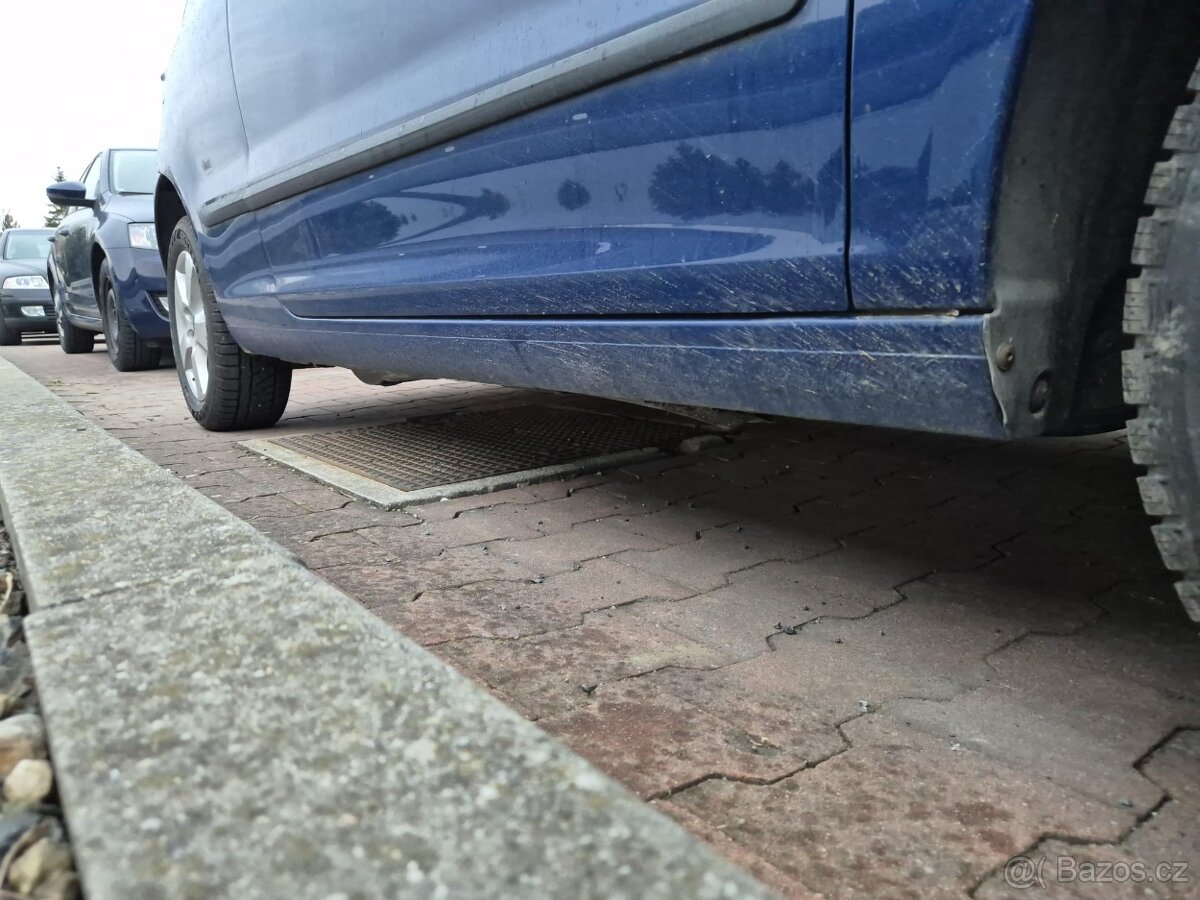 Volkswagen FOX 1,2 i - 8