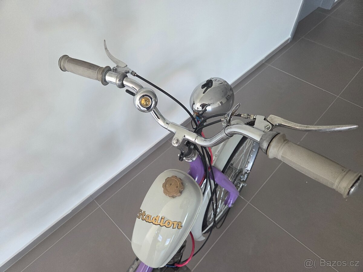 Stadion S11 po renovaci fialový, akce výprodej - 8