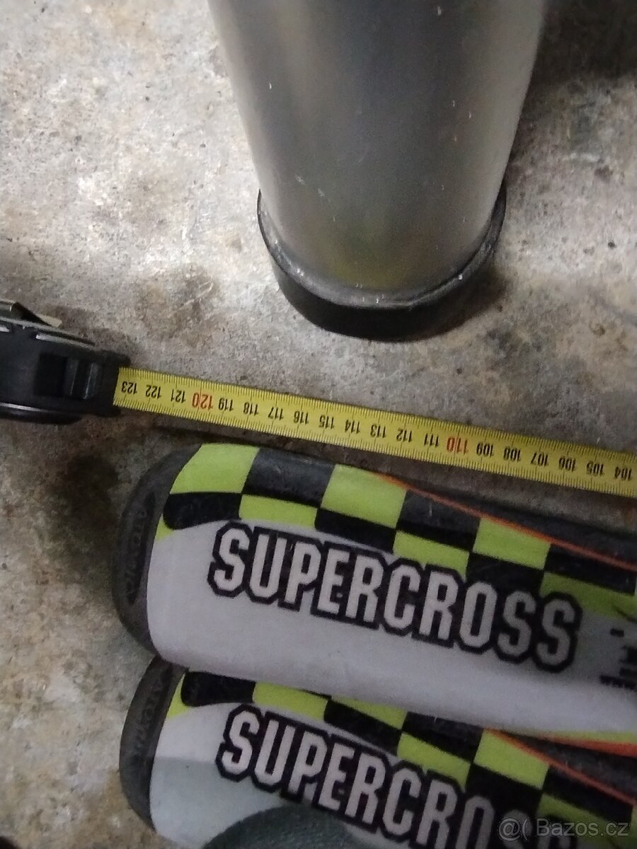 Lyže dětské,hůlky,lyžáky a helmy - 8