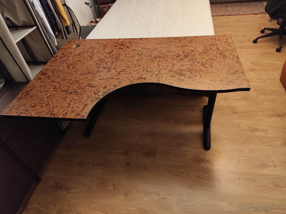 Pracovní kancelářský stůl - 8