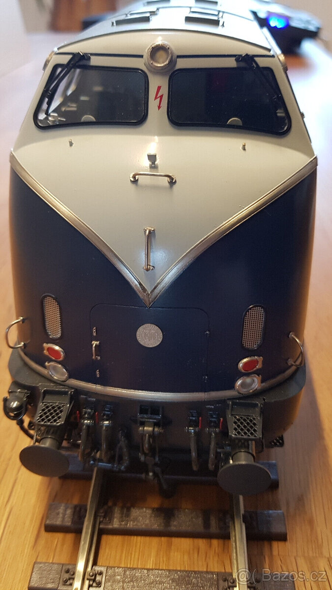 Dieselové lokomotivy KM1, rozchod 1, V300 ML2200C, limitovan - 8