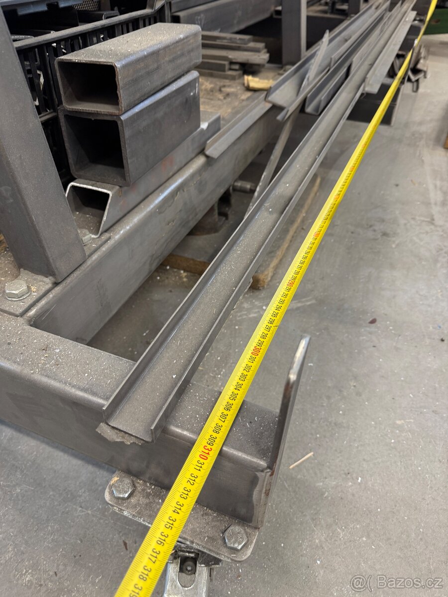 Pojízdný regál na kovový materiál - 8