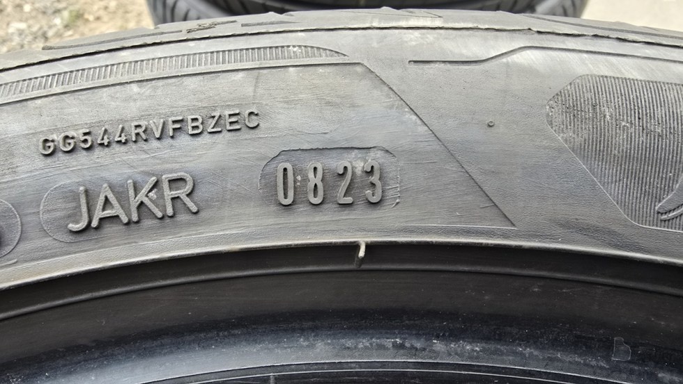 Letní pneu 245/40/19 Good Year - 8