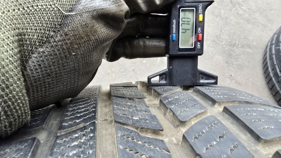 Zimní pneu 245/40/18 Roadstone - 8