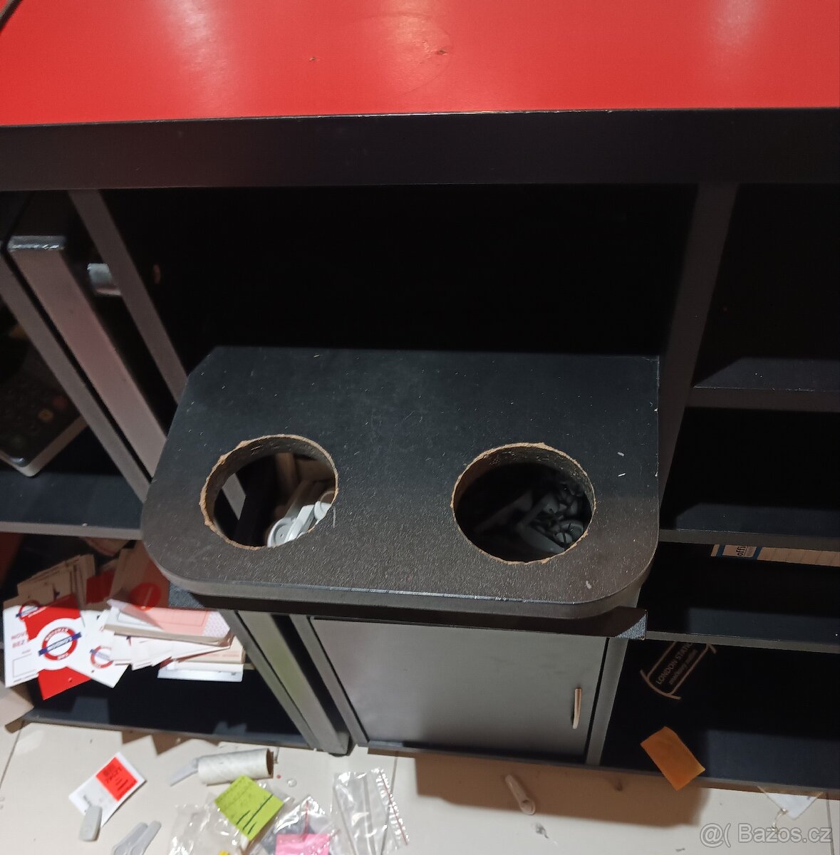 Velký industriální prodejní pult nebo bar. - 8