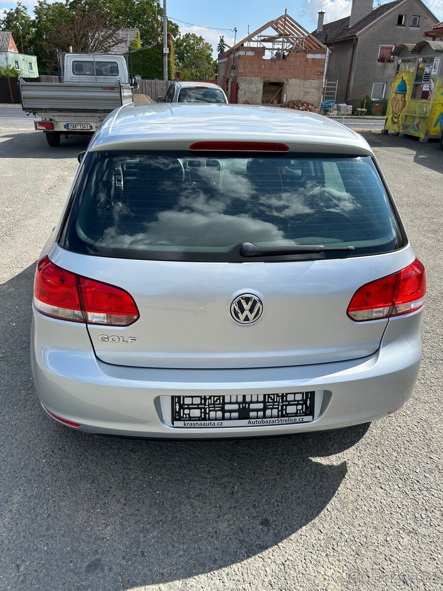VW GOLF 1.4 MPI SERVISNÍ KNIHA 124.600 - 8