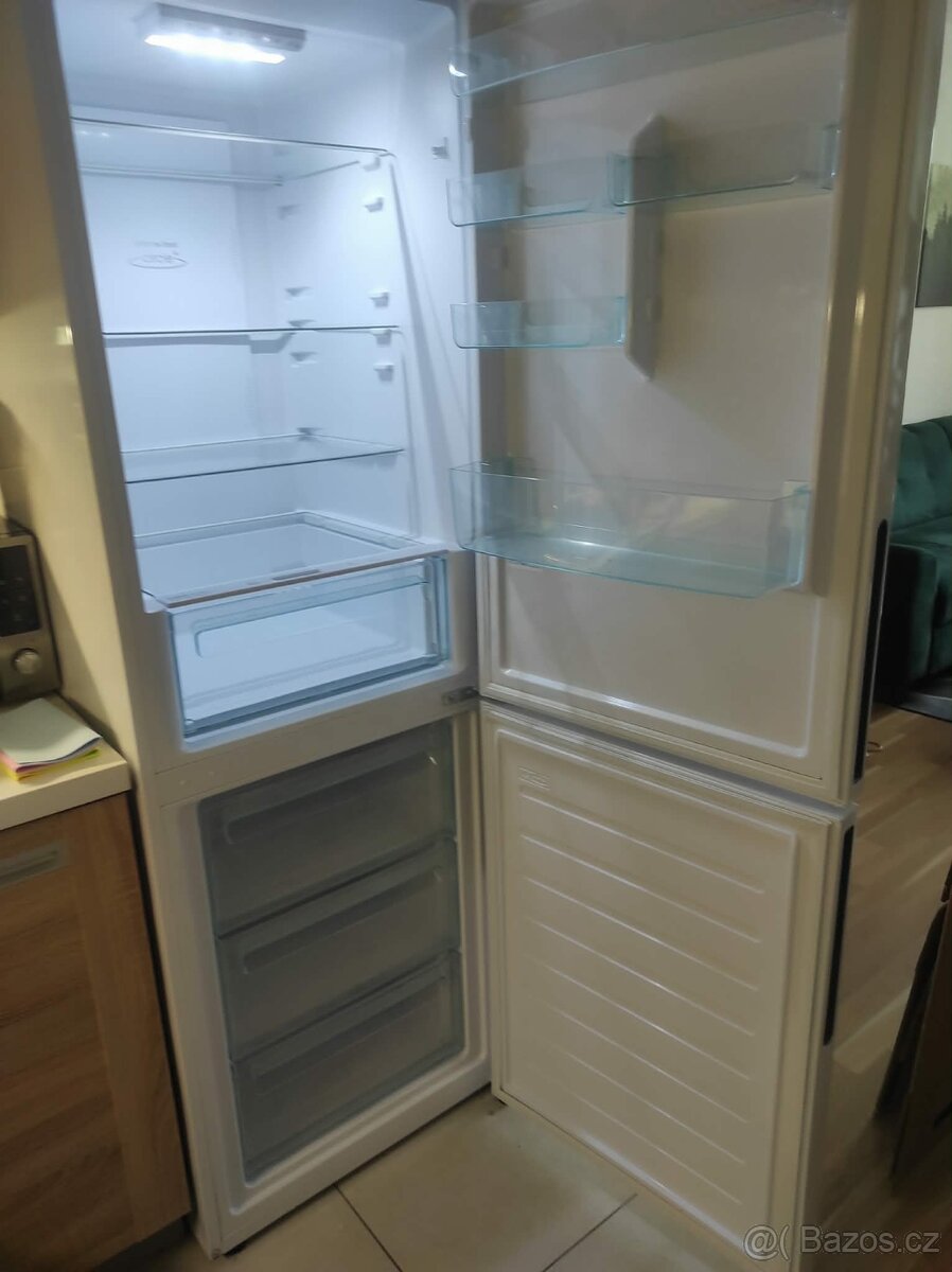 Lednicka s mrazákem CANDY - 8