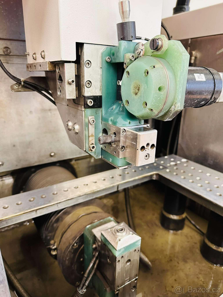 Drátová řezačka AGIE CHARMILLES CUT 2000 S + příslušenství - 8