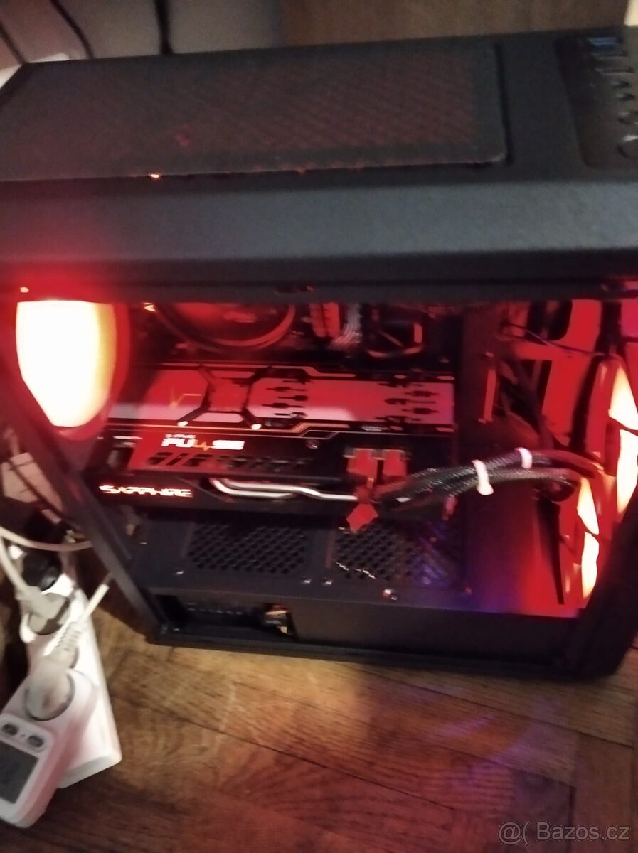herní PC - Ryzen7 3700x+RX 5700xt+16GB RAM+SSD - 8