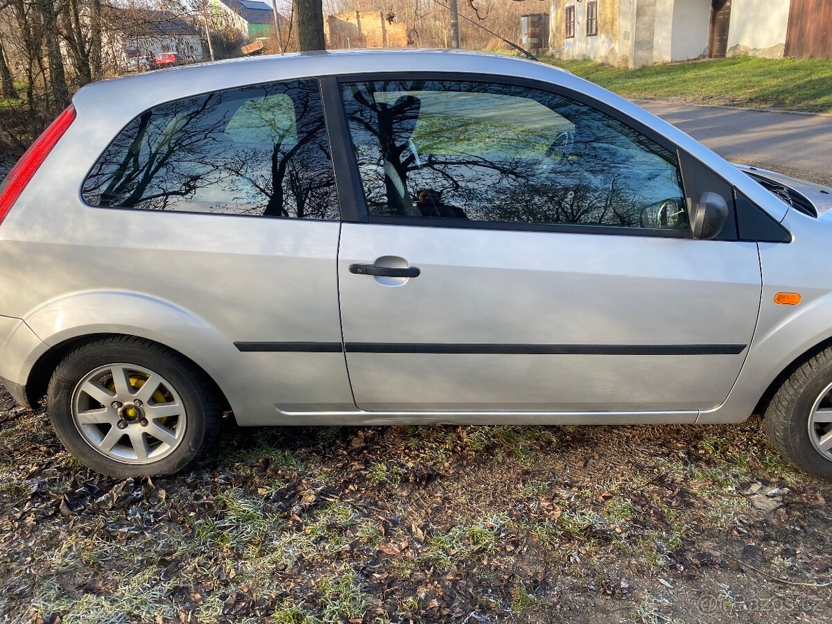 Ford fiesta 1.4 tdi - 8