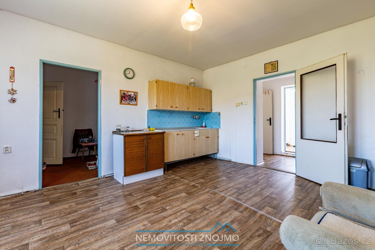 Rodinný dům s garáží, zahradou, vinným sklepem, v Jaroslavic - 8