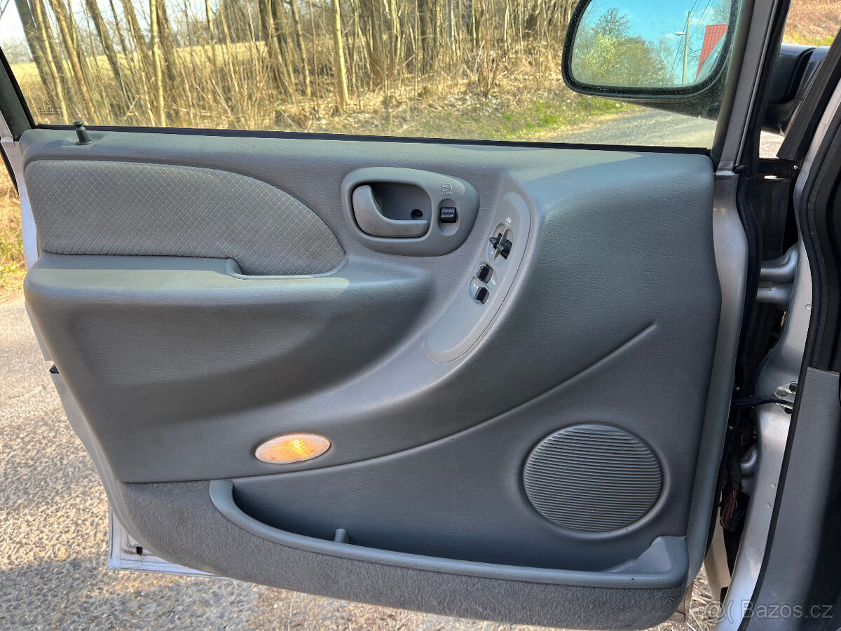 Chrysler Voyager 2.8 CRD – 7 míst - 8