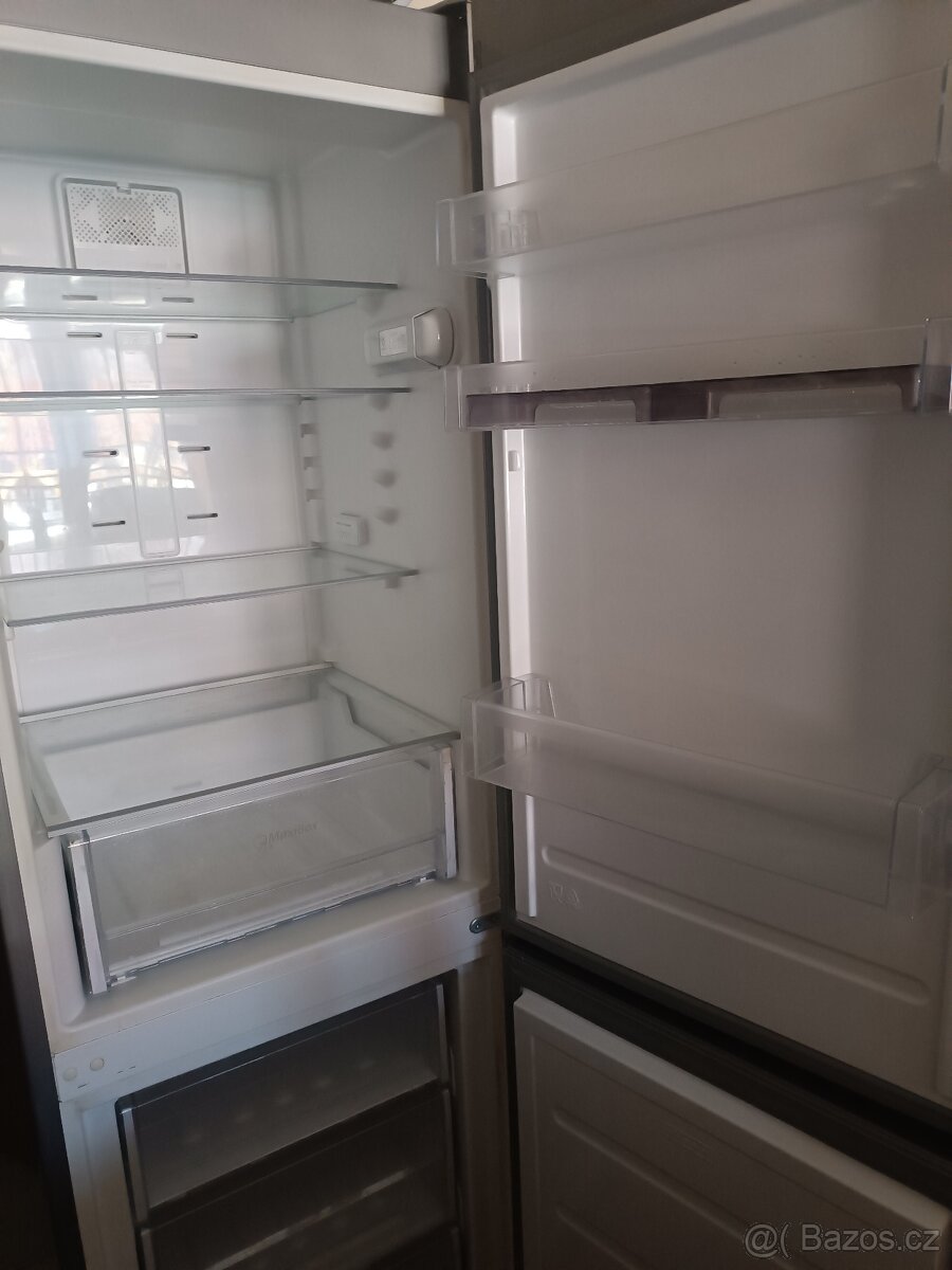 Whirlpool Lednice s mrazákem - 8