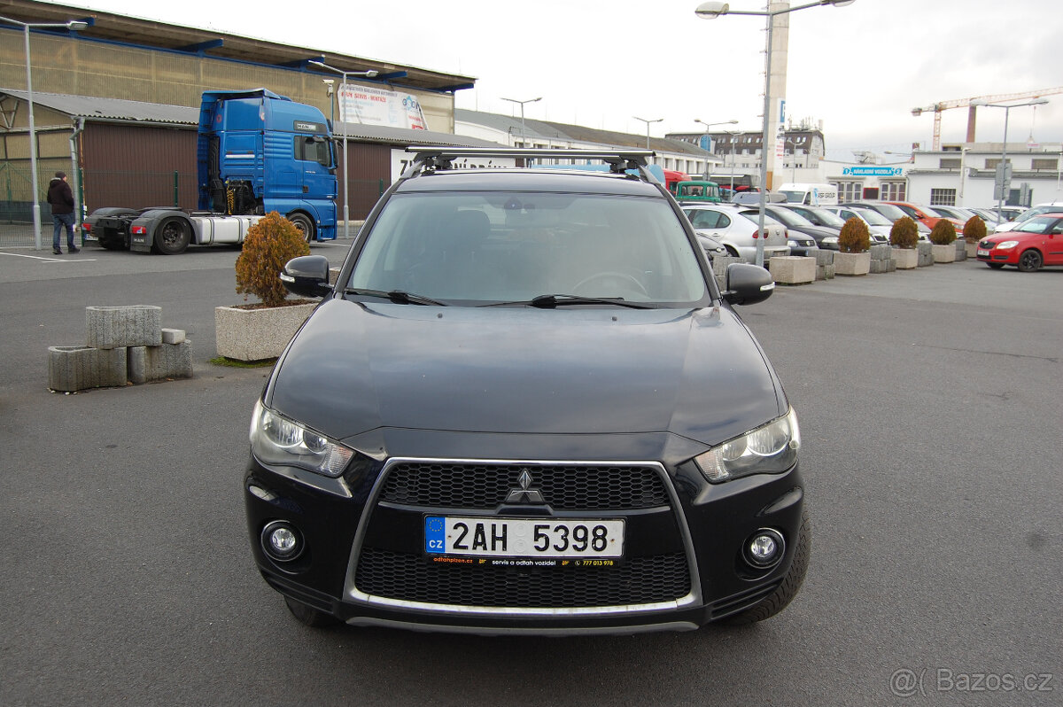 Mitsubishi Outlander - 8