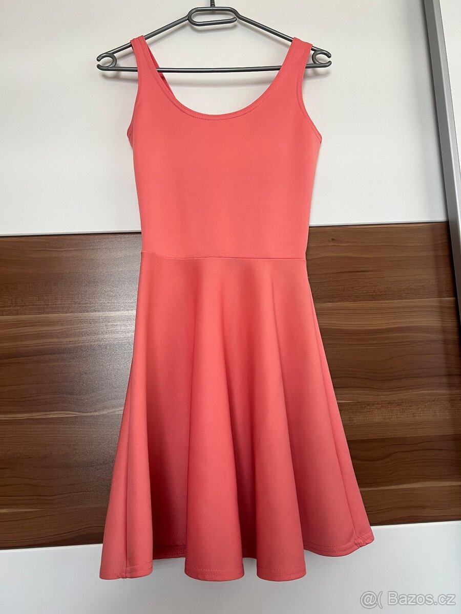 Damske obleceni velikost S - 8