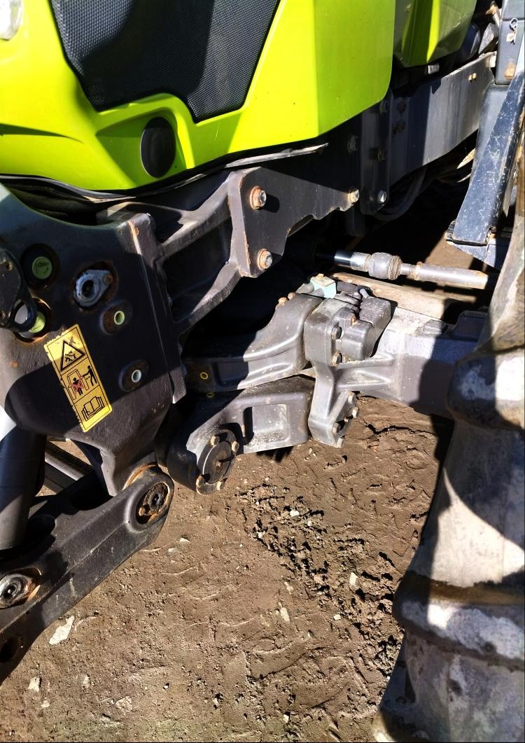 Traktor Claas Axion 820 Cmatic - 8